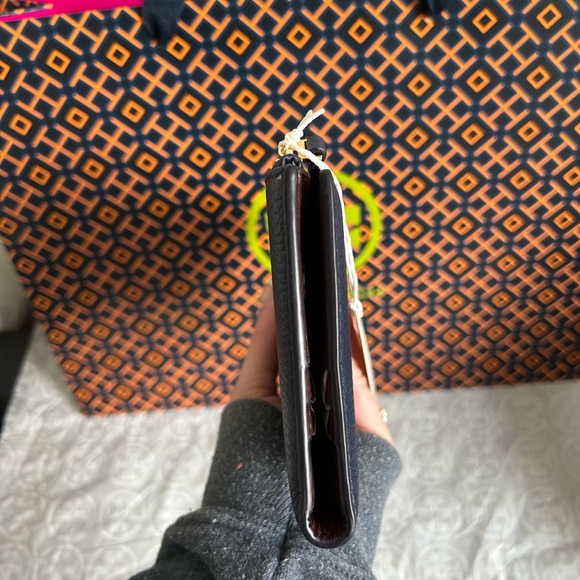 Tory Burch Blake Color Block Slim Envelope Wallet Tory Navy Muscadine Gold - Picture 3 of 9